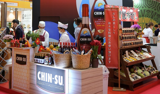 Visitors impressed with Vietnamese fish sauce at Foodex Japan